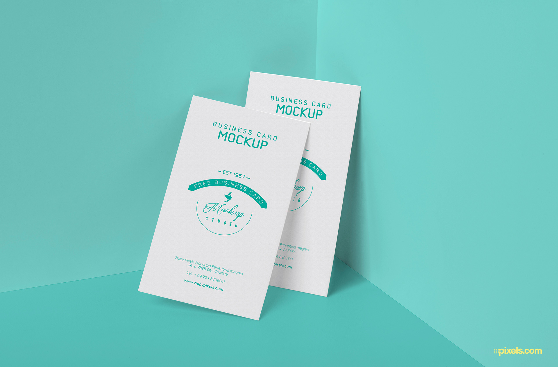 free visiting card psd mockup with customizable design